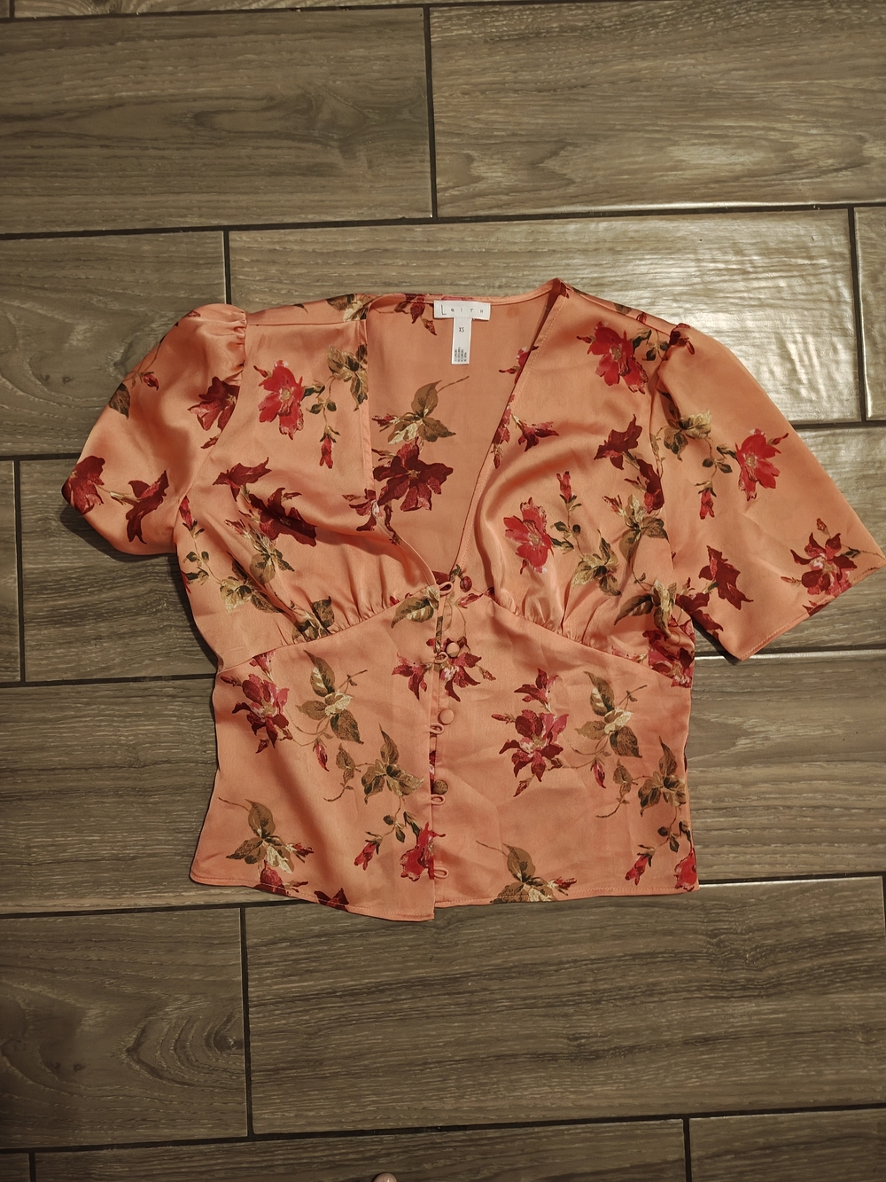 Leith Peach Floral V-Neck Button Front Top